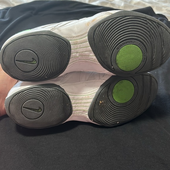 Like new nikes! - Picture 6 of 6